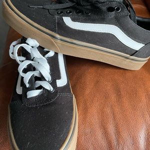 VANS womens size 10/mens size 8 .. BRAND NEW NEVER WORN